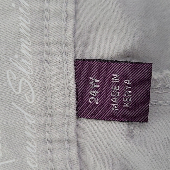 Gloria Vanderbilt Light Grey Capris!!! - Picture 10 of 10